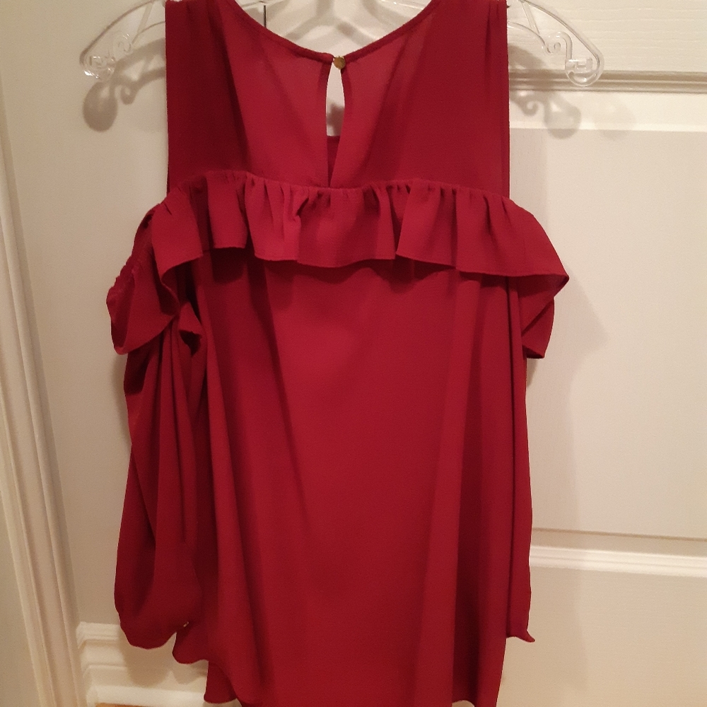 IMNYC Isaac Mizrahi cold shoulder top - Picture 3 of 7